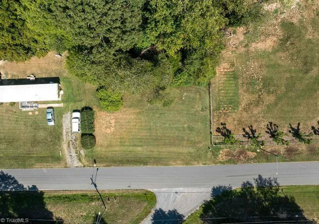 Photo 3 of Sale Pending at 3521 Piedmont Memorial Dr, Winston Salem, NC 27107 | MLS# 1235901 | Listing updated on 2026-09-25