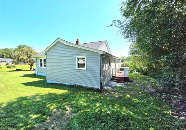 Photo 3 of Single family home for sale at 624 Fairplains Rd, North Wilkesboro, NC 28659 | MLS# 1234486 | Listing updated on 2026-10-15