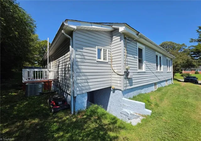 Photo 4 of Single family home for sale at 624 Fairplains Rd, North Wilkesboro, NC 28659 | MLS# 1234486 | Listing updated on 2026-10-15