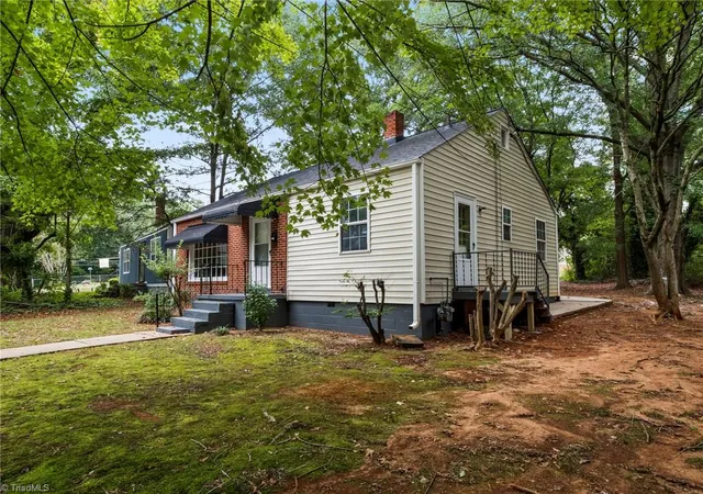Photo 3 of Single family home for sale at 717 Magnolia St, Winston Salem, NC 27103 | MLS# 1237245 | Listing updated on 2026-10-21