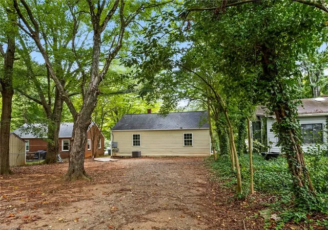 Photo 4 of Single family home for sale at 717 Magnolia St, Winston Salem, NC 27103 | MLS# 1237245 | Listing updated on 2026-10-21
