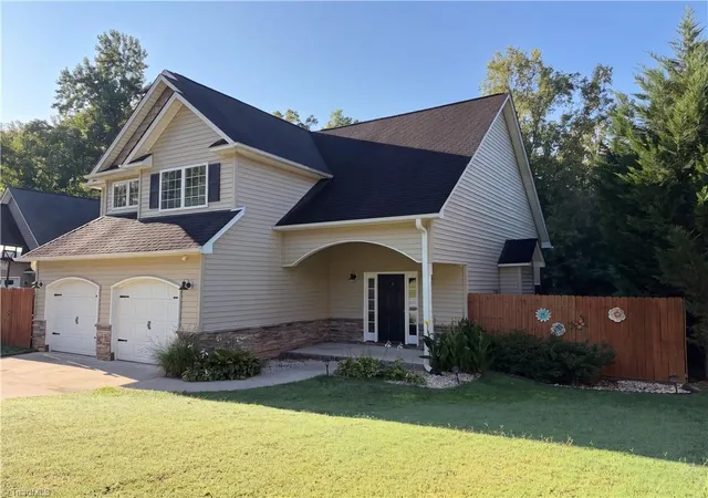 Photo 2 of Single family home for sale at 5450 Alamo Dr, Winston Salem, NC 27104 | MLS# 1235537 | Listing updated on 2026-10-08