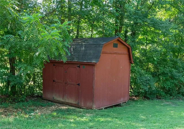 Photo 4 of Single family home for sale at 1719 E Center St Ext, Lexington, NC 27292 | MLS# 1234549 | Listing updated on 2026-09-04