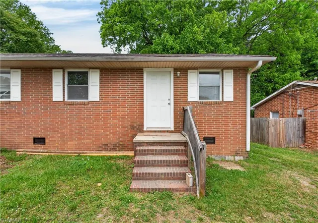 Photo 3 of Multi family home for sale at 17 Hunter St, Thomasville, NC 27360 | MLS# 1238339 | Listing updated on 2026-10-08