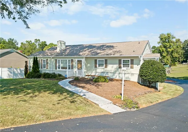 Photo 3 of Single family home for sale at 590 N Peace Hvn Rd, Winston Salem, NC 27104 | MLS# 1236440 | Listing updated on 2026-10-03