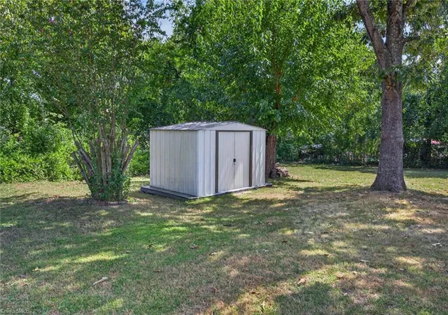 Photo 3 of Single family home for sale at 101 Goforth Dr, Thomasville, NC 27360 | MLS# 1235176 | Listing updated on 2026-09-10