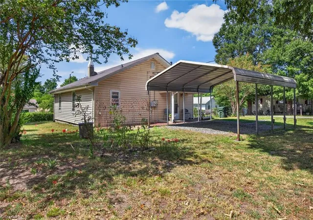 Photo 3 of Single family home for sale at 101 Goforth Dr, Thomasville, NC 27360 | MLS# 1235176 | Listing updated on 2026-09-10