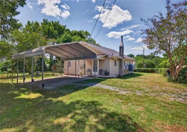 Photo 4 of Single family home for sale at 101 Goforth Dr, Thomasville, NC 27360 | MLS# 1235176 | Listing updated on 2026-09-10