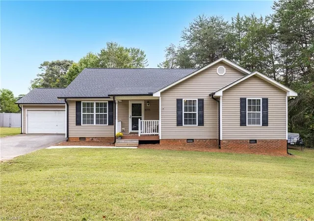 Photo 1 of Sale Pending at 2095 Ardmore Ct, Winston Salem, NC 27127 | MLS# 1239008 | Listing updated on 2026-10-30