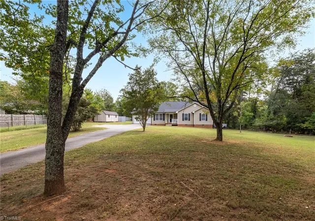 Photo 2 of Sale Pending at 2095 Ardmore Ct, Winston Salem, NC 27127 | MLS# 1239008 | Listing updated on 2026-10-30