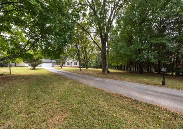 Photo 3 of Sale Pending at 2095 Ardmore Ct, Winston Salem, NC 27127 | MLS# 1239008 | Listing updated on 2026-10-30
