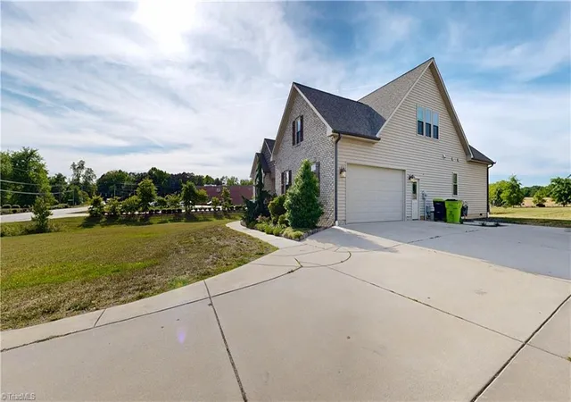 Photo 2 of Single family home for sale at 8128 Belews Crk Rd, Stokesdale, NC 27357 | MLS# 1235543 | Listing updated on 2026-10-04