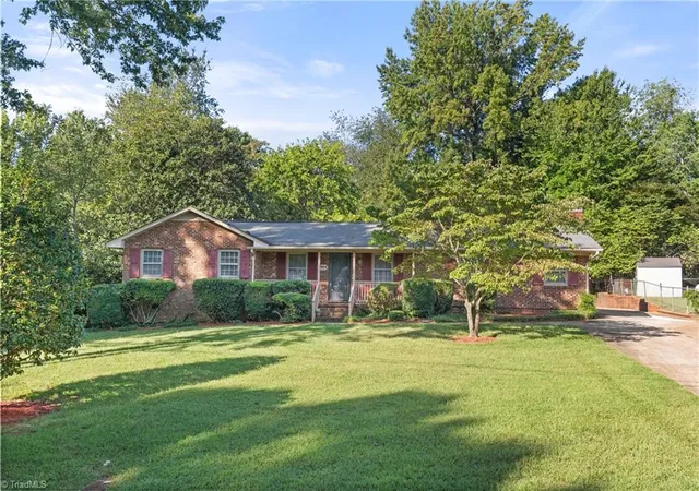 Photo 2 of Single family home for sale at 2909 Marlborough Rd, Burlington, NC 27215 | MLS# 1235522 | Listing updated on 2026-09-30
