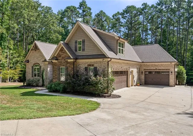 Photo 2 of Single family home for sale at 140 Admirals Ct, Lexington, NC 27292 | MLS# 1235734 | Listing updated on 2026-09-18