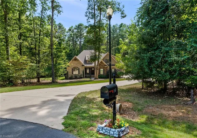 Photo 3 of Single family home for sale at 140 Admirals Ct, Lexington, NC 27292 | MLS# 1235734 | Listing updated on 2026-09-18
