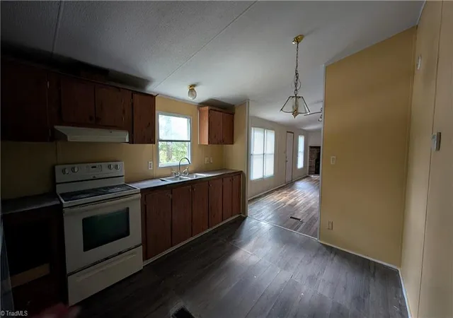 Photo 3 of Sale Pending at 8007 Cain Wood Ct, Walkertown, NC 27051 | MLS# 1235420 | Listing updated on 2026-09-16