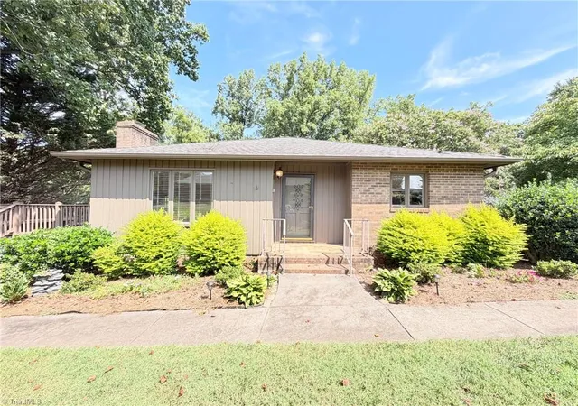 Photo 1 of Single family home for sale at 200 Ridgelea Ct, Winston Salem, NC 27104 | MLS# 1235136 | Listing updated on 2026-09-10