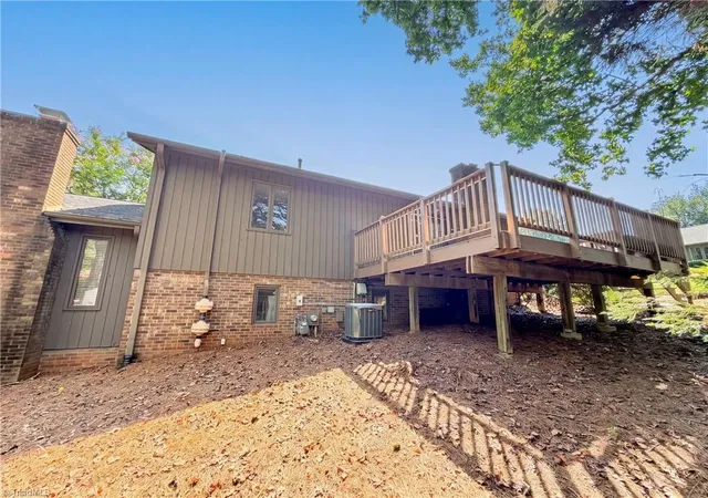 Photo 4 of Single family home for sale at 200 Ridgelea Ct, Winston Salem, NC 27104 | MLS# 1235136 | Listing updated on 2026-09-10