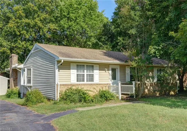 Photo 2 of Sale Pending at 4906 Pheasant Dr, Greensboro, NC 27406 | MLS# 1234518 | Listing updated on 2026-10-07