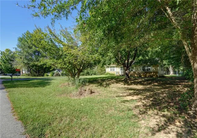 Photo 3 of Sale Pending at 4906 Pheasant Dr, Greensboro, NC 27406 | MLS# 1234518 | Listing updated on 2026-10-07