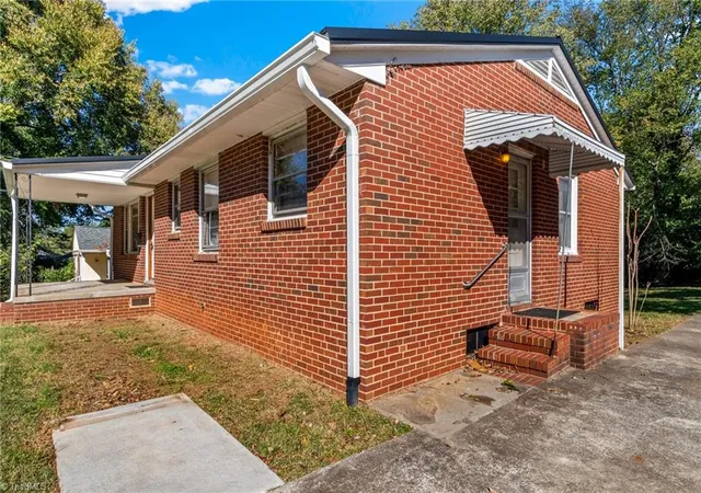 Photo 3 of Single family home for sale at 1409 Irving St, Winston Salem, NC 27103 | MLS# 1239009 | Listing updated on 2026-10-27