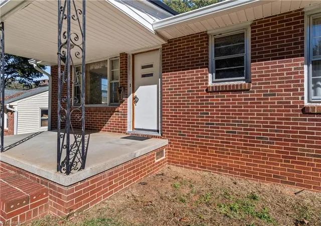Photo 4 of Single family home for sale at 1409 Irving St, Winston Salem, NC 27103 | MLS# 1239009 | Listing updated on 2026-10-27