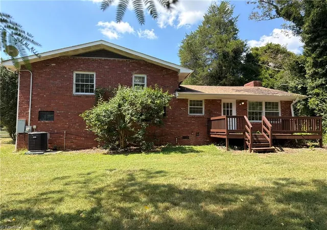 Photo 4 of Single family home for sale at 2618 Speas Rd, Winston Salem, NC 27106 | MLS# 1235257 | Listing updated on 2026-09-21