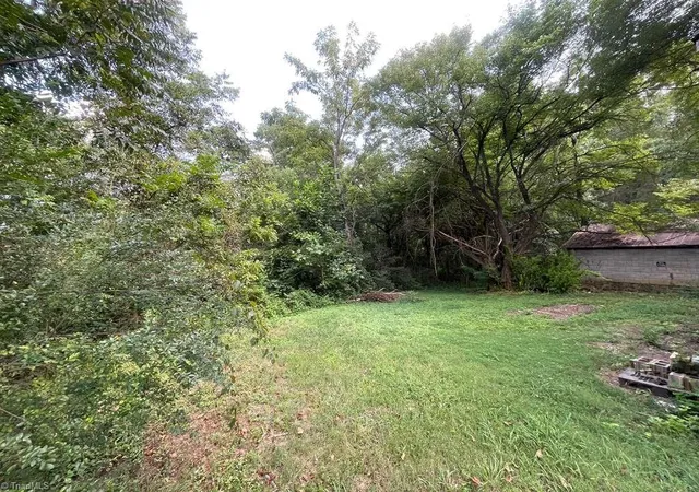 Photo 4 of Sale Pending at 306 Moore Dr, Lexington, NC 27292 | MLS# 1233931 | Listing updated on 2026-10-13