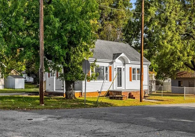 Photo 3 of Single family home for sale at 1024 Lawson St, Eden, NC 27288 | MLS# 1238780 | Listing updated on 2026-10-28