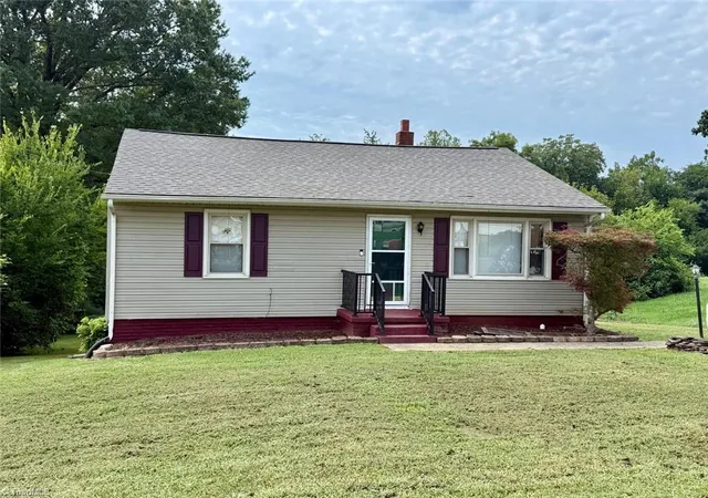 Photo 1 of Single family home for sale at 417 Boundary St, Haw River, NC 27258 | MLS# 1235348 | Listing updated on 2026-09-11