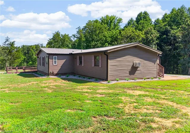 Photo 3 of Sale Pending at 3372 Kemp Ml Rd, Asheboro, NC 27205 | MLS# 1234501 | Listing updated on 2026-09-18