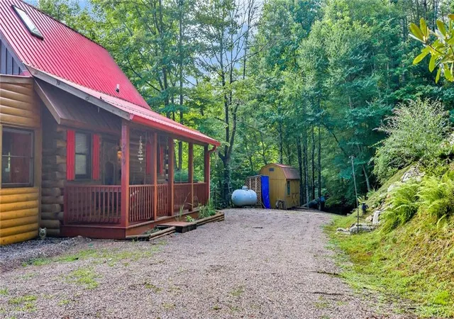Photo 3 of Sale Pending at 219 Ravenwood Dr, West Jefferson, NC 28694 | MLS# 1233370 | Listing updated on 2026-10-12