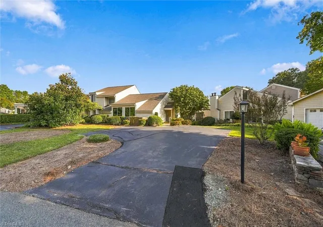 Photo 2 of Single family home for sale at 128 Golfview Dr, Advance, NC 27006 | MLS# 1236332 | Listing updated on 2026-09-22