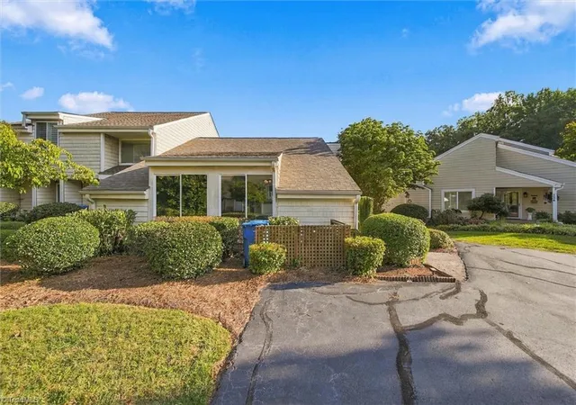 Photo 3 of Single family home for sale at 128 Golfview Dr, Advance, NC 27006 | MLS# 1236332 | Listing updated on 2026-09-22