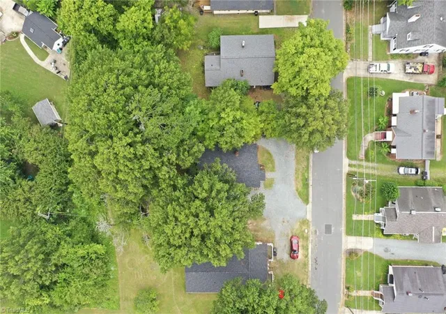 Photo 4 of House for sale at 324 W Kime St, Burlington, NC 27215 | MLS# 1234476 | Listing updated on 2026-09-08