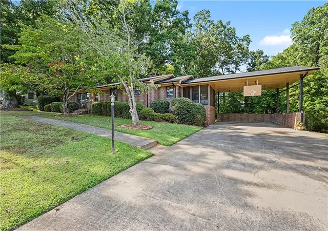 Photo 1 of Single family home for sale at 10 Welloske Dr, Thomasville, NC 27360 | MLS# 1235178 | Listing updated on 2026-09-12