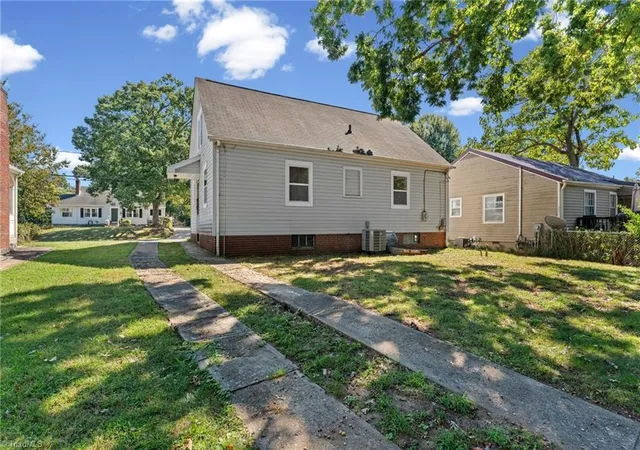 Photo 3 of Single family home for sale at 812 Holland St, Winston Salem, NC 27101 | MLS# 1237634 | Listing updated on 2026-10-02