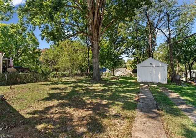 Photo 4 of Single family home for sale at 812 Holland St, Winston Salem, NC 27101 | MLS# 1237634 | Listing updated on 2026-10-02