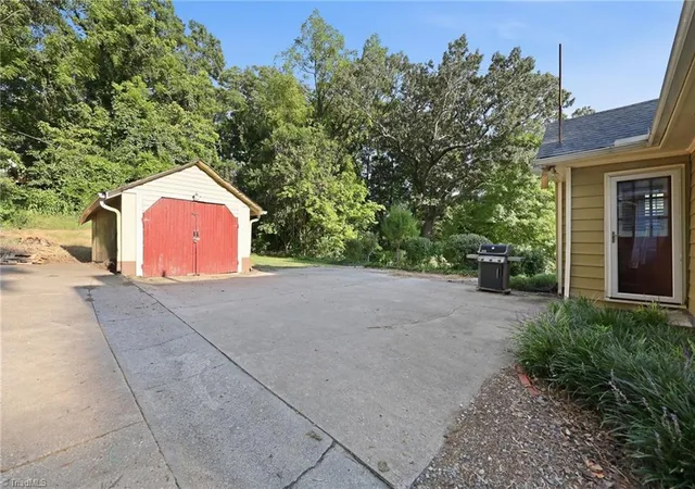 Photo 4 of Single family home for sale at 123 S Sunset Dr, Winston Salem, NC 27101 | MLS# 1234305 | Listing updated on 2026-09-13