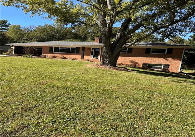 Photo 3 of Single family home for sale at 111 Bell Dr, Thomasville, NC 27360 | MLS# 1233766 | Listing updated on 2026-09-06