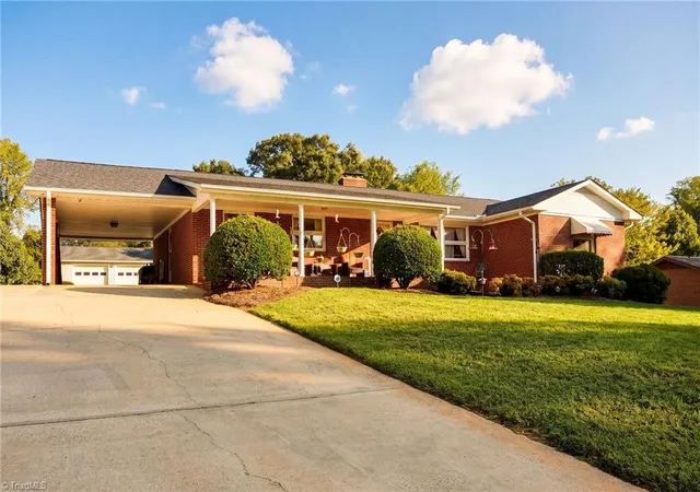 Photo 1 of Single family home for sale at 708 Hudson St, Winston Salem, NC 27105 | MLS# 1237138 | Listing updated on 2026-10-11