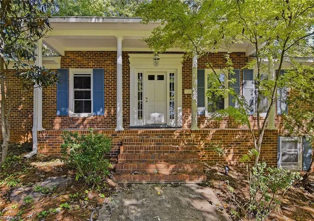 Photo 2 of Sale Pending at 2980 Kedron Ct, Winston Salem, NC 27106 | MLS# 1238728 | Listing updated on 2026-10-23