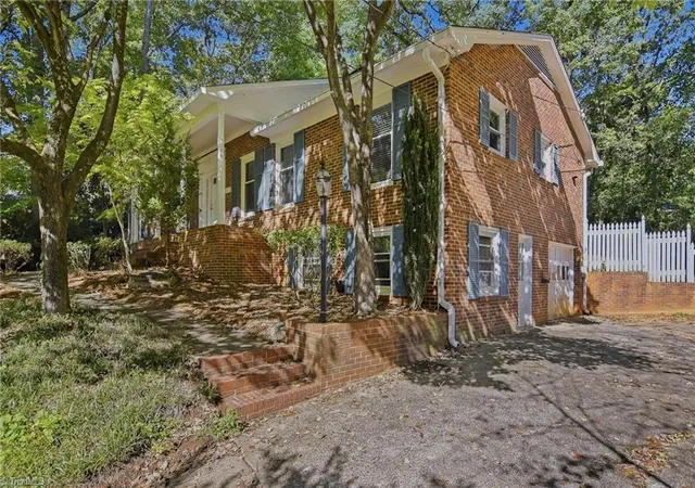 Photo 3 of Sale Pending at 2980 Kedron Ct, Winston Salem, NC 27106 | MLS# 1238728 | Listing updated on 2026-10-23