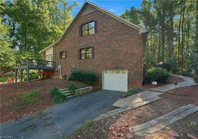 Photo 2 of Single family home for sale at 1320 Pennrose Dr, Reidsville, NC 27320 | MLS# 1238713 | Listing updated on 2026-10-29