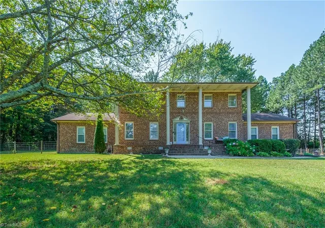 Photo 2 of Sale Pending at 5917 Hickory Grv Rd, Greensboro, NC 27409 | MLS# 1236049 | Listing updated on 2026-10-01