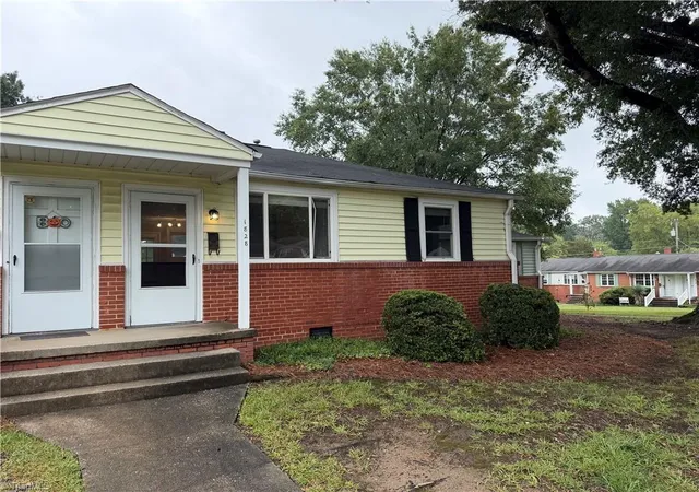 Photo 1 of Single family home for sale at 1828 Villa Dr, Greensboro, NC 27403 | MLS# 1236448 | Listing updated on 2026-09-23