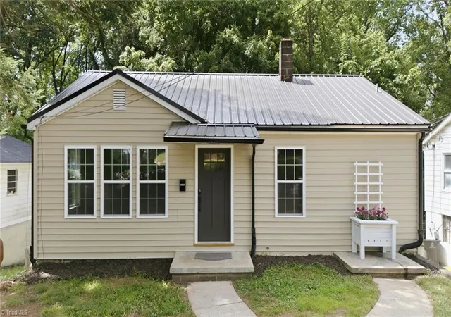 Photo 2 of Single family home for sale at 1304 Thurmond St, Winston Salem, NC 27105 | MLS# 1233389 | Listing updated on 2026-09-04