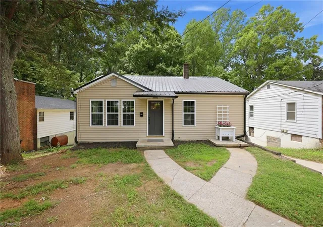 Photo 3 of Single family home for sale at 1304 Thurmond St, Winston Salem, NC 27105 | MLS# 1233389 | Listing updated on 2026-09-04