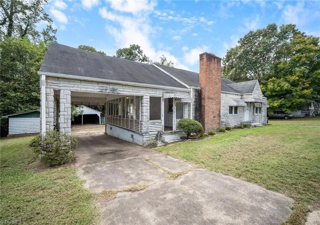 Photo 2 of Sale Pending at 110 Garland St, Winston Salem, NC 27127 | MLS# 1238888 | Listing updated on 2026-10-27