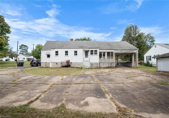 Photo 3 of Sale Pending at 110 Garland St, Winston Salem, NC 27127 | MLS# 1238888 | Listing updated on 2026-10-27
